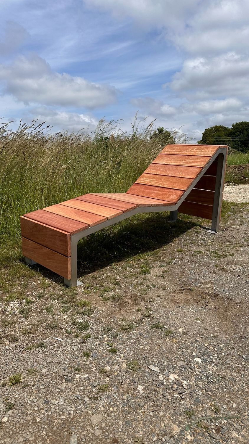 Chaise Longue en  Acier Inoxydable & Bois Exotique