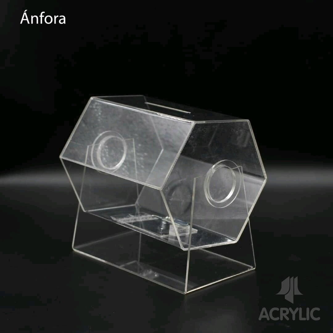 Anfora acrílica pequeña.