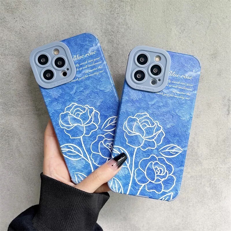 Cover de rosa con fondo azul