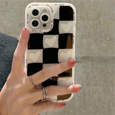 Cover blanco y negro corazones