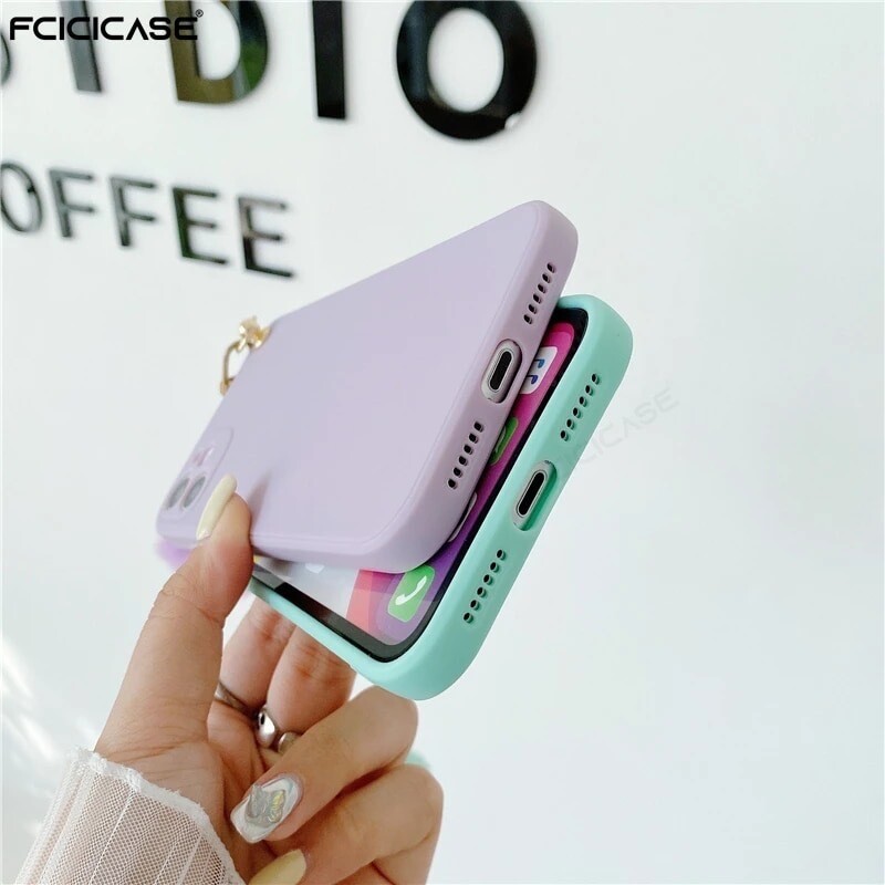 Cover con pompon y strap