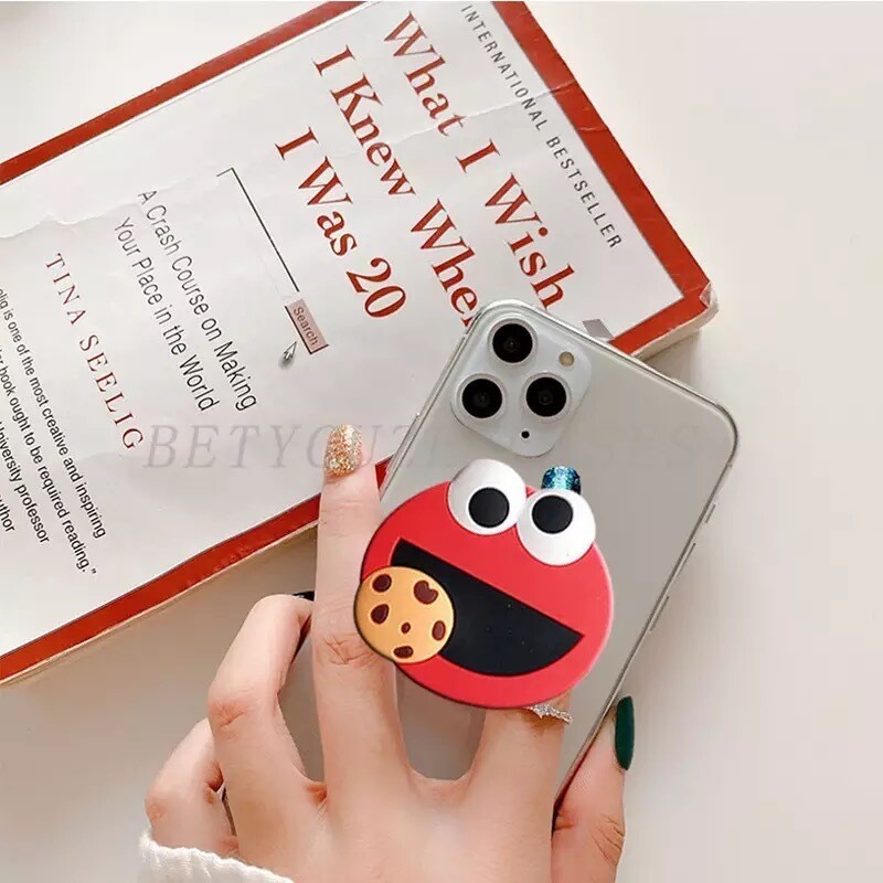 Cover transparente con pop de personajes