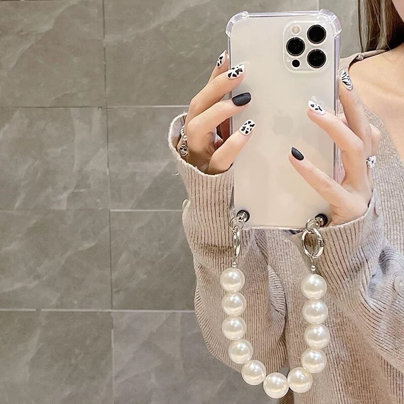 Cover con chain de perlas