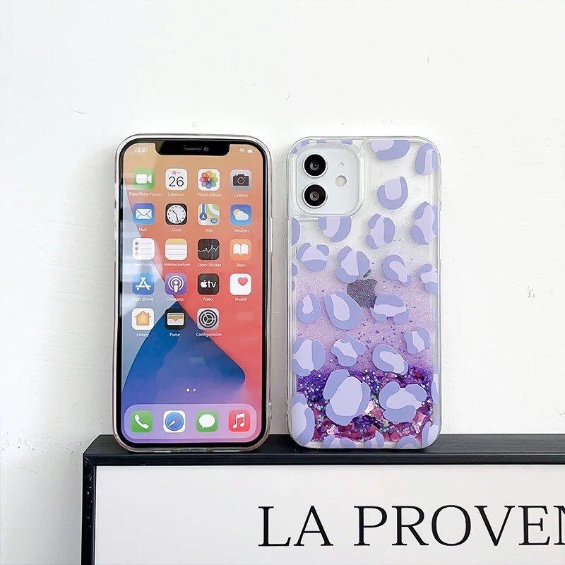 Cover estampado de leopardo con escarcha liquida