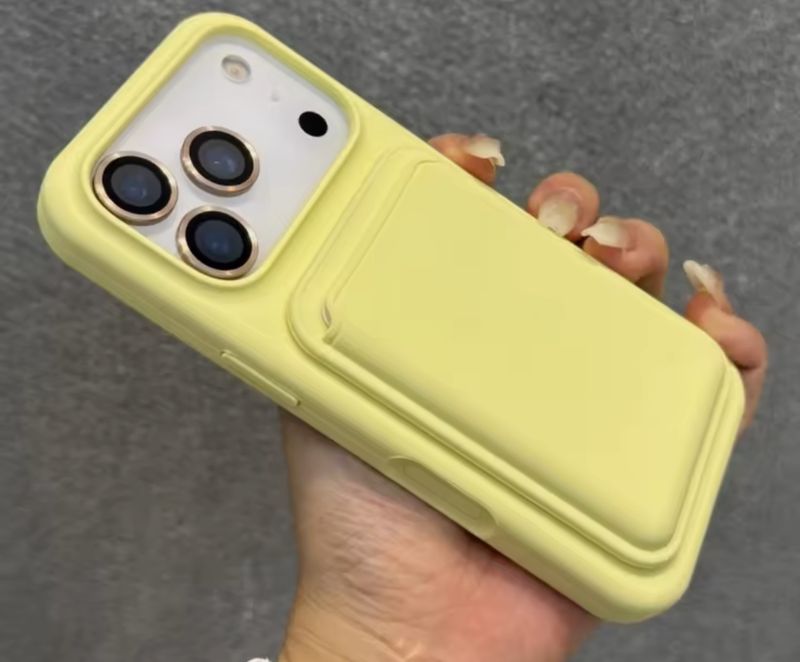 Cover con tarjetero magnético