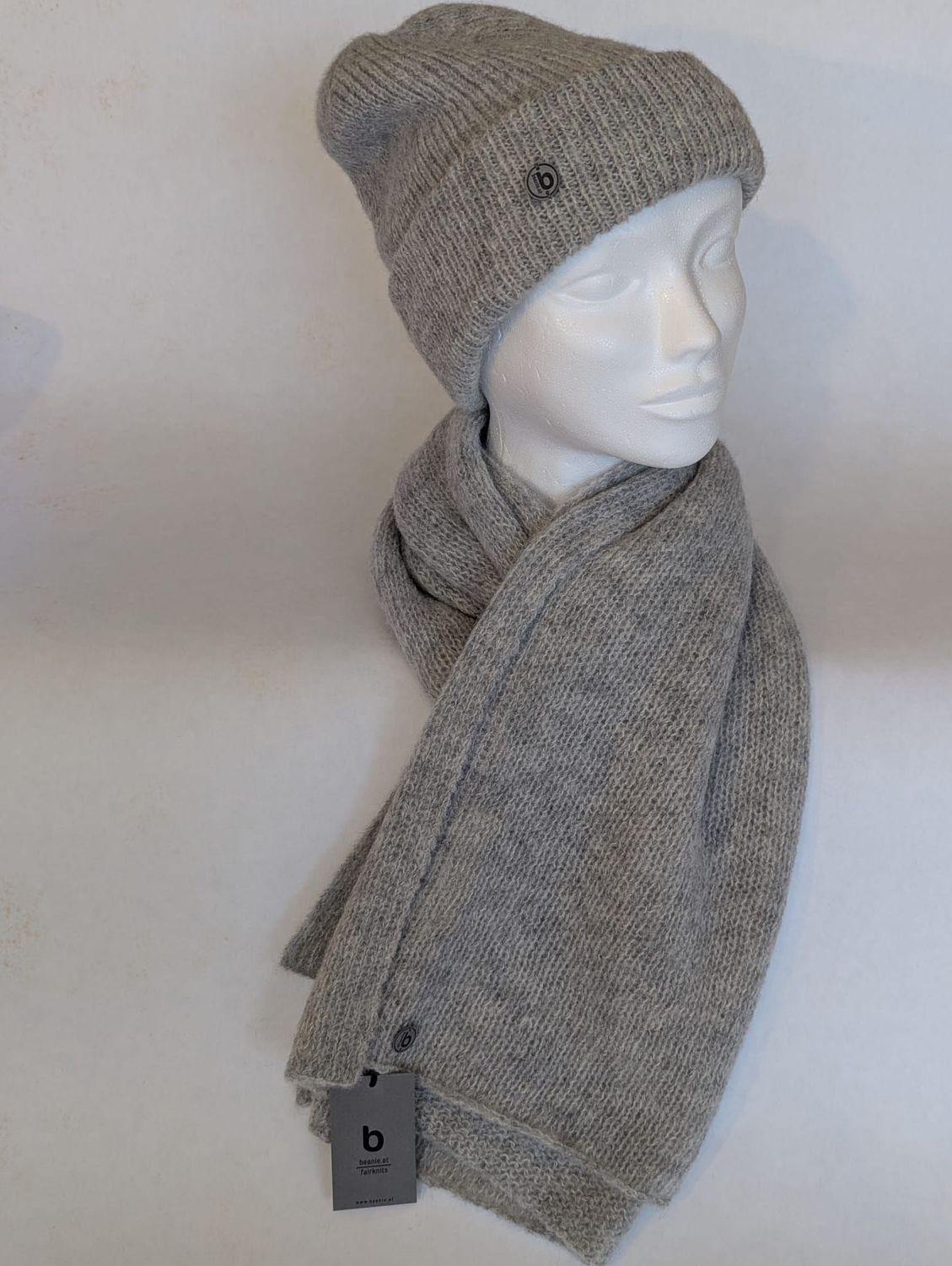 Kombination aus Alpaka Schal lang und Alpaka Beanie, grau (silber)