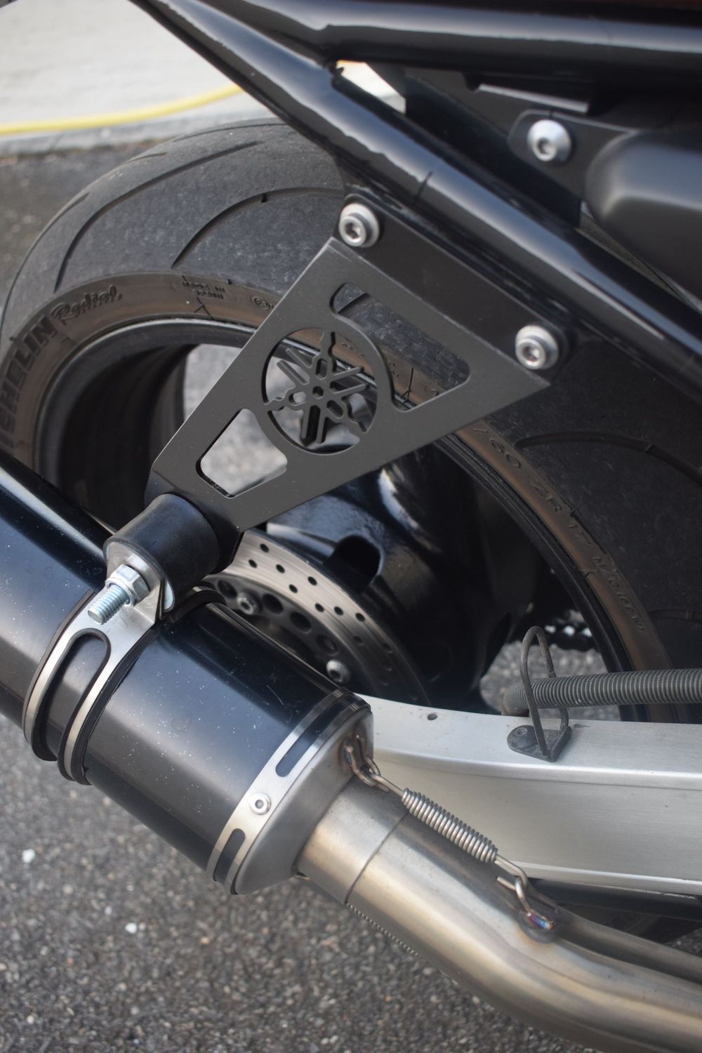 Platine échappement Yamaha Fazer