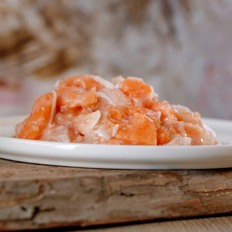 Lachs gewürfelt