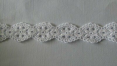 Oval Daisy Lace