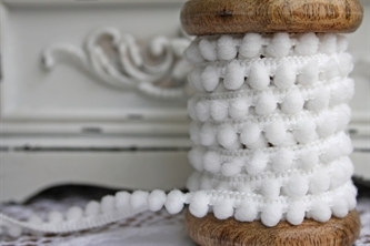 Small White Pompoms