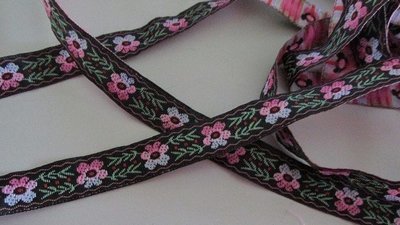 Daisy Pattern Brocade Trim