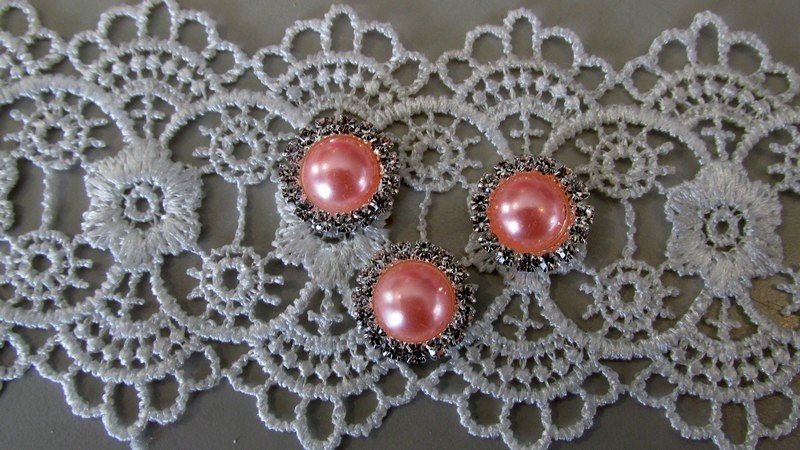 15mm Flatback Pearls with Rhinestones
View All (23), Choose an Option: Peach / Silver
