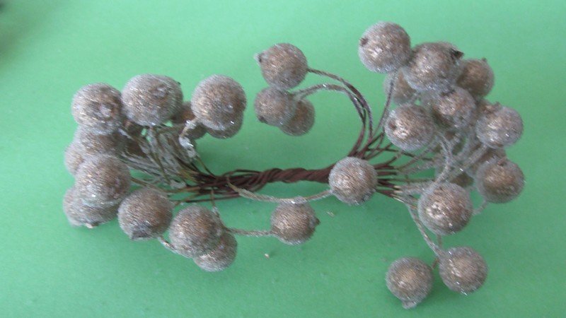 Berries Stem
View All (6), Choose an Option: Gold Frosted