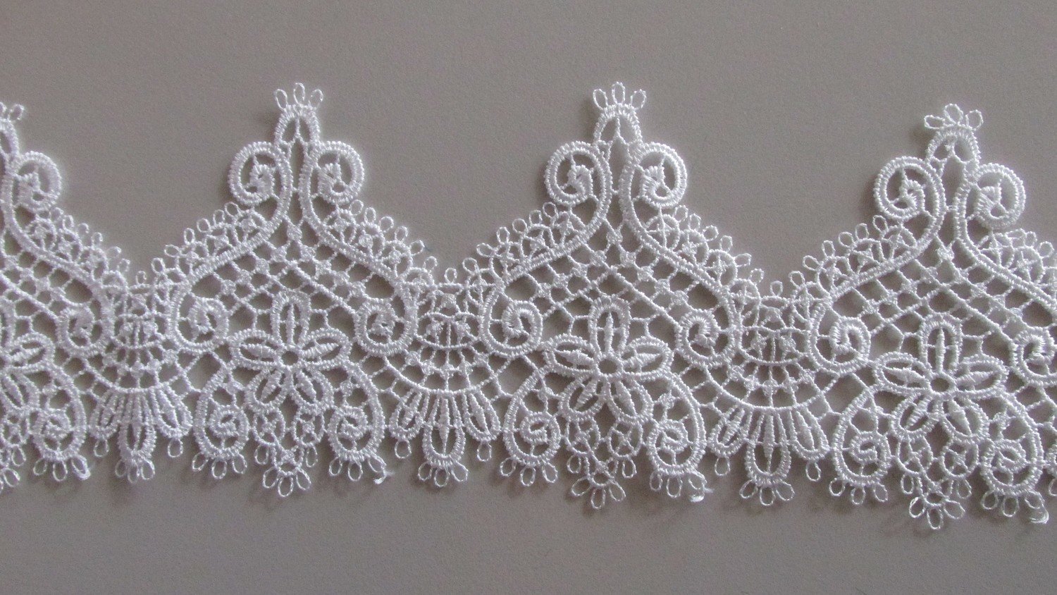 Delicate Wavey Lace - White
