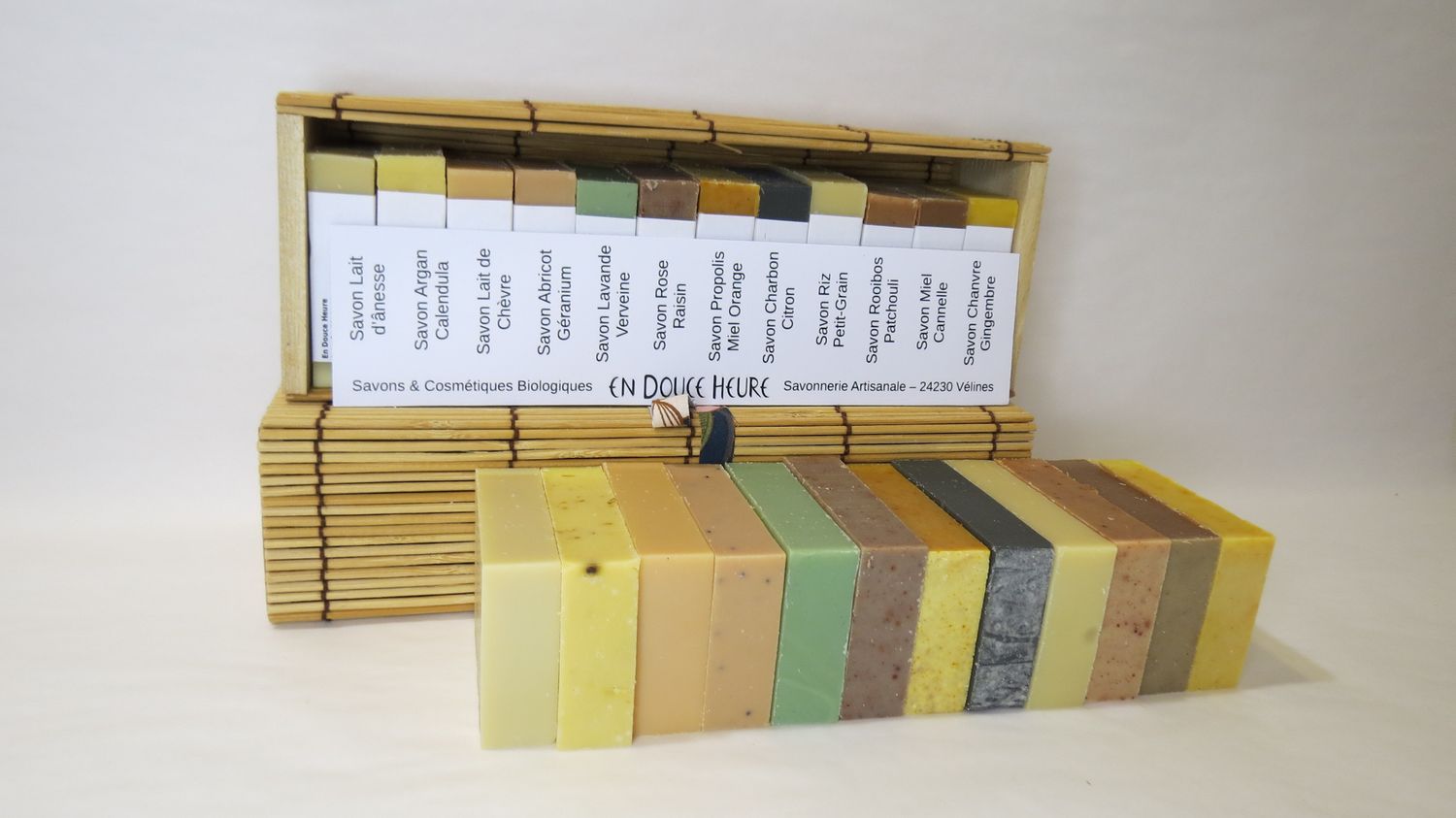 Coffret 12 SAVONS - Visage et Corps - 12x50g