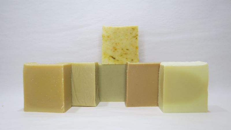 LES DÉCLASSÉS - Lot de 6 SAVONS SANS huile essentielle (soit 5€ le savon)