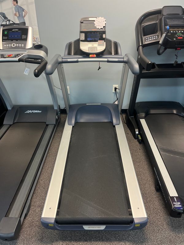 Precor TRM 425 Treadmill - Floor Model Precor TRM 425 Treadmill - Floor Model