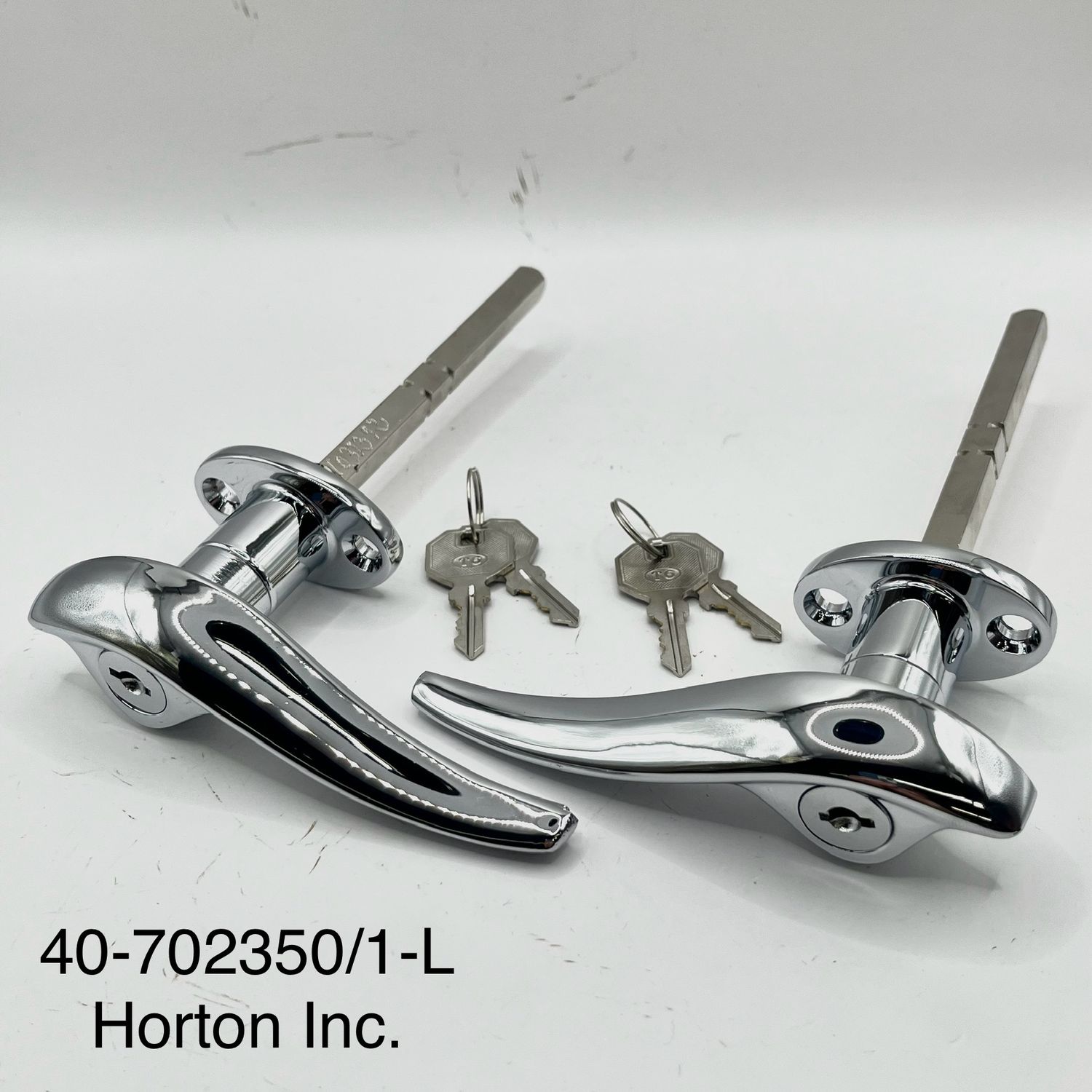 Outside Door Handles; Locking; 1932 Ford 3W &amp; cabriolet, 1933/34 closed car. Pr