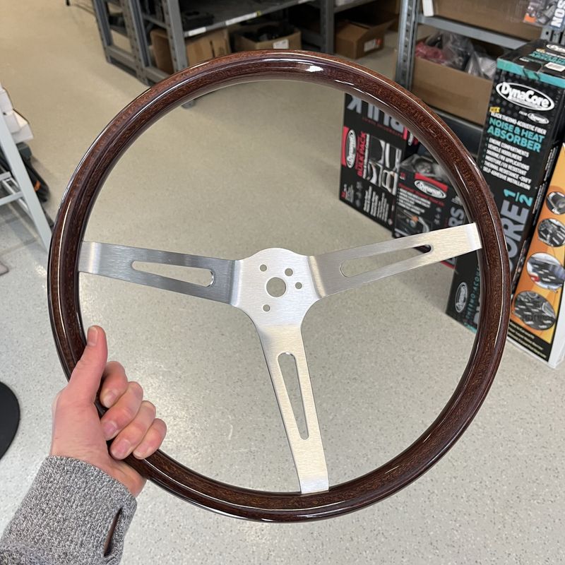 GT Retro 15 Inch Walnut Steering Wheel
