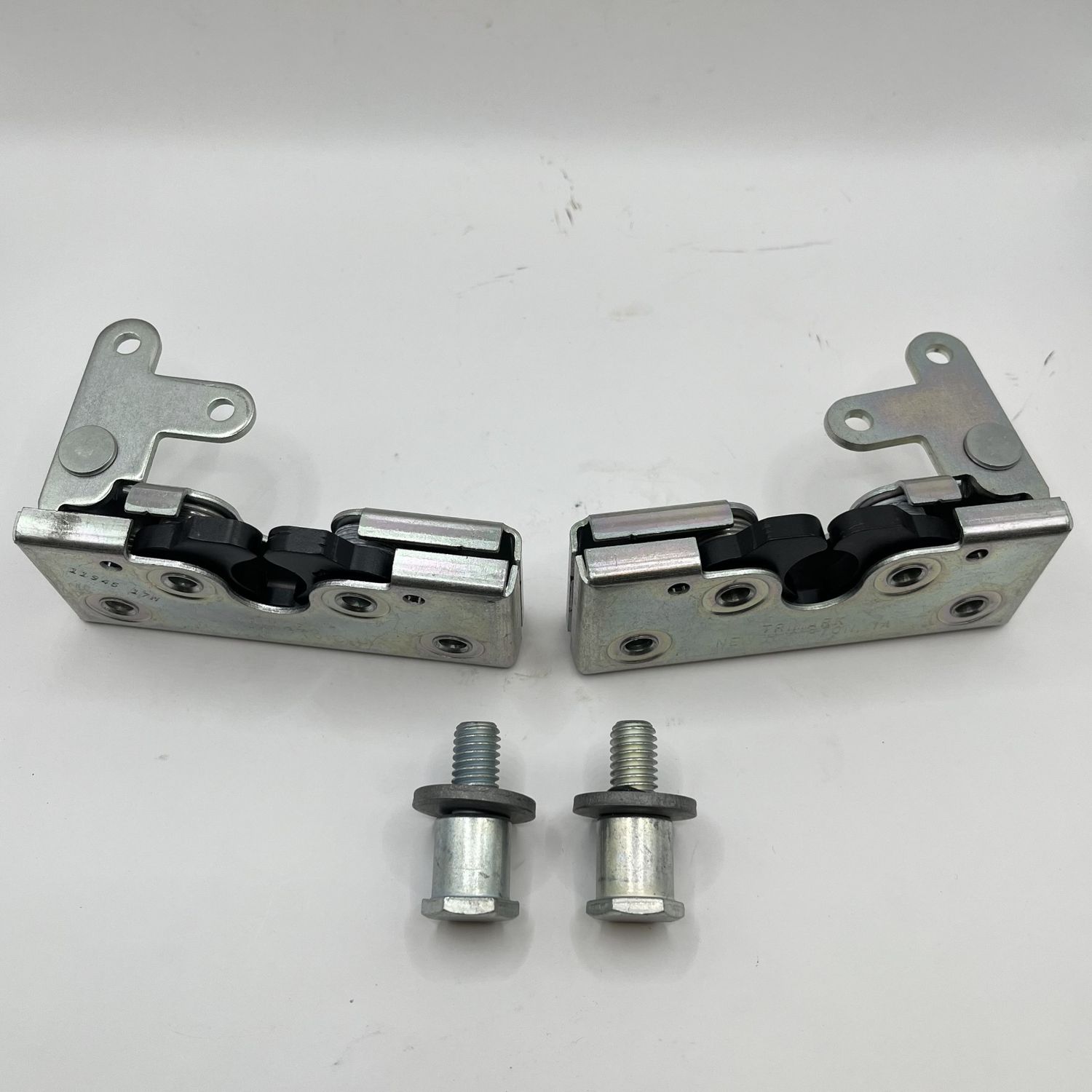 Bearjaw Door Latch, 3/4" x 1-7/8" x 1/2", with Striker Bolts