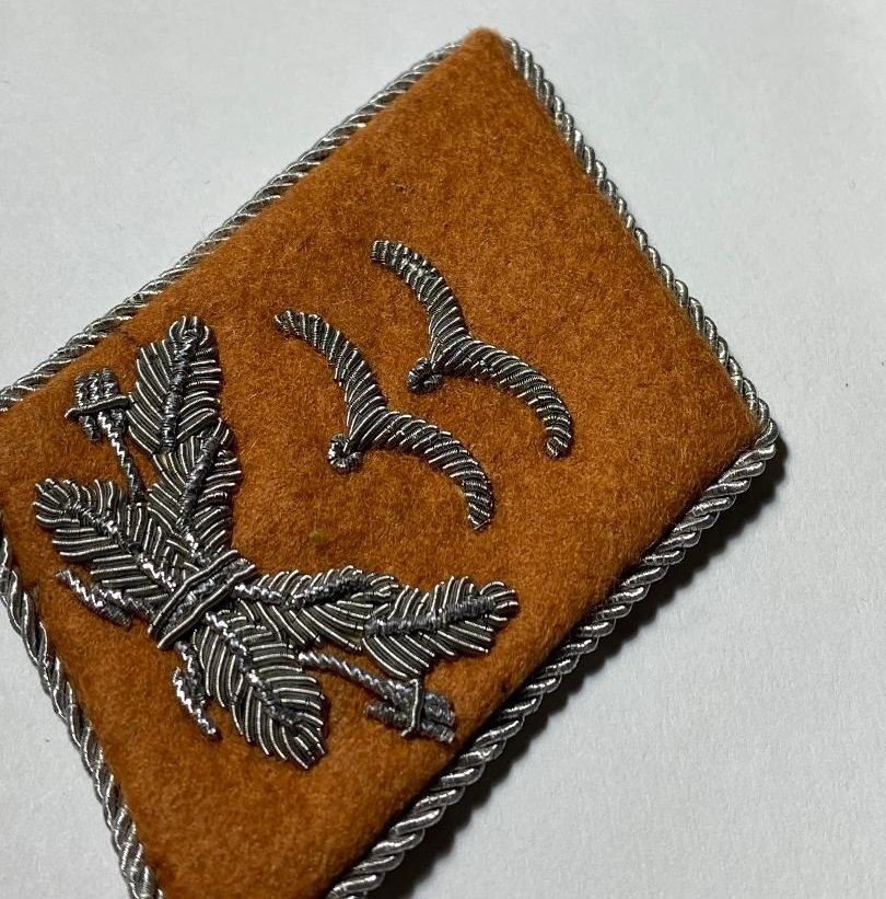 Z FACEBOOK AUCTION, Pair of Luftwaffe Signals Oberleutnant Officer Uniform Collar Tabs Insignia, STARTING BID $20 *