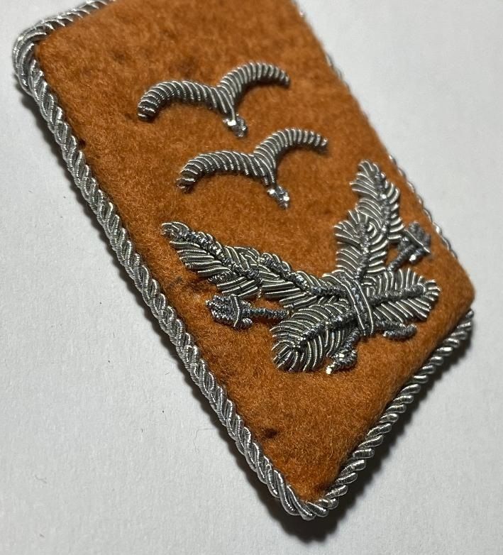 Z FACEBOOK AUCTION, Pair of Luftwaffe Signals Oberleutnant Officer Uniform Collar Tabs Insignia, STARTING BID $20 *