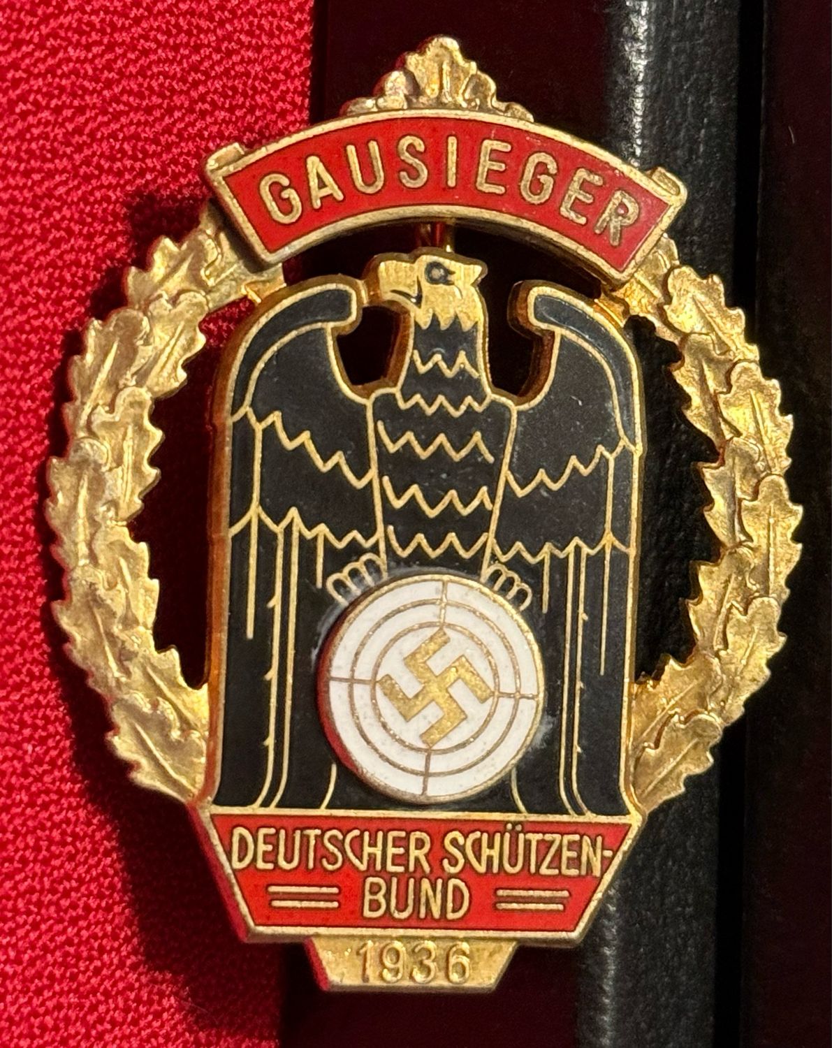 Z FACEBOOK AUCTION - 1936 Deutscher Schutzen Bund Gausieger Shooting Badge, STARTING BID $35 *