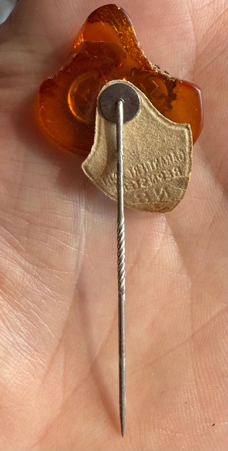 Z German DAF Deutsche Arbeits Front Amber Stickpin Lapel Badge w/ Maker Tag *