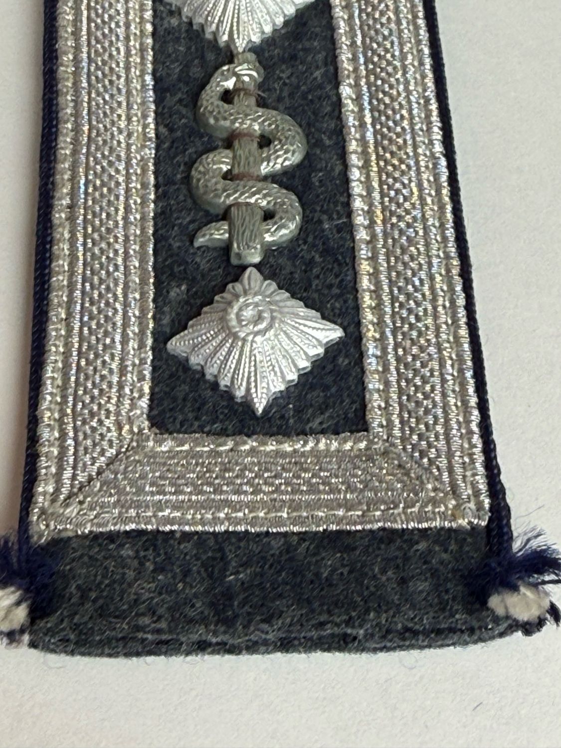 FACEBOOK AUCTION - Pair of Luftwaffe Medical NCO Shoulder Boards Sanitätsobderfeldwebel *