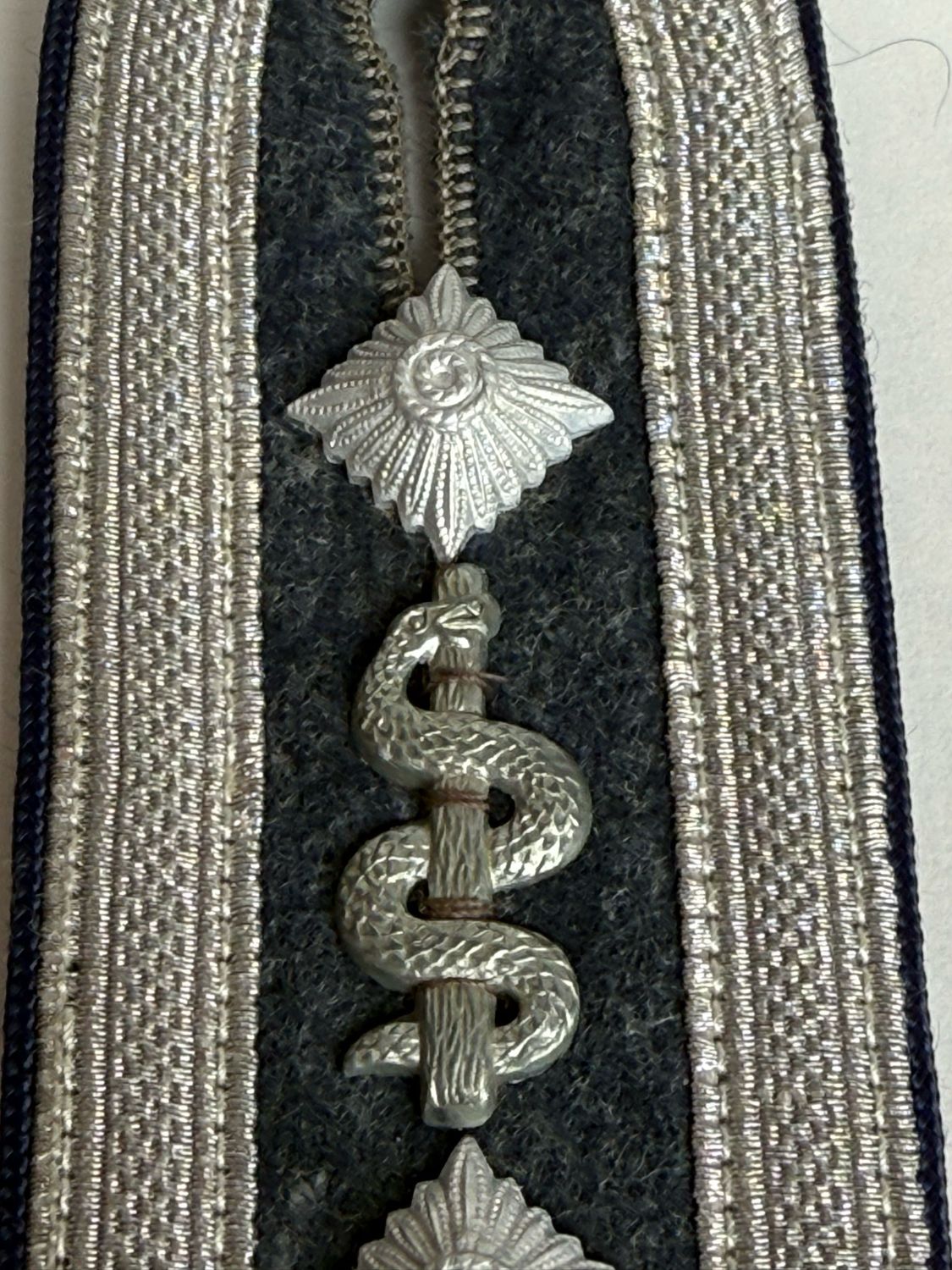 FACEBOOK AUCTION - Pair of Luftwaffe Medical NCO Shoulder Boards Sanitätsobderfeldwebel *