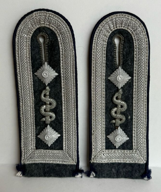 FACEBOOK AUCTION - Pair of Luftwaffe Medical NCO Shoulder Boards Sanitätsobderfeldwebel *
