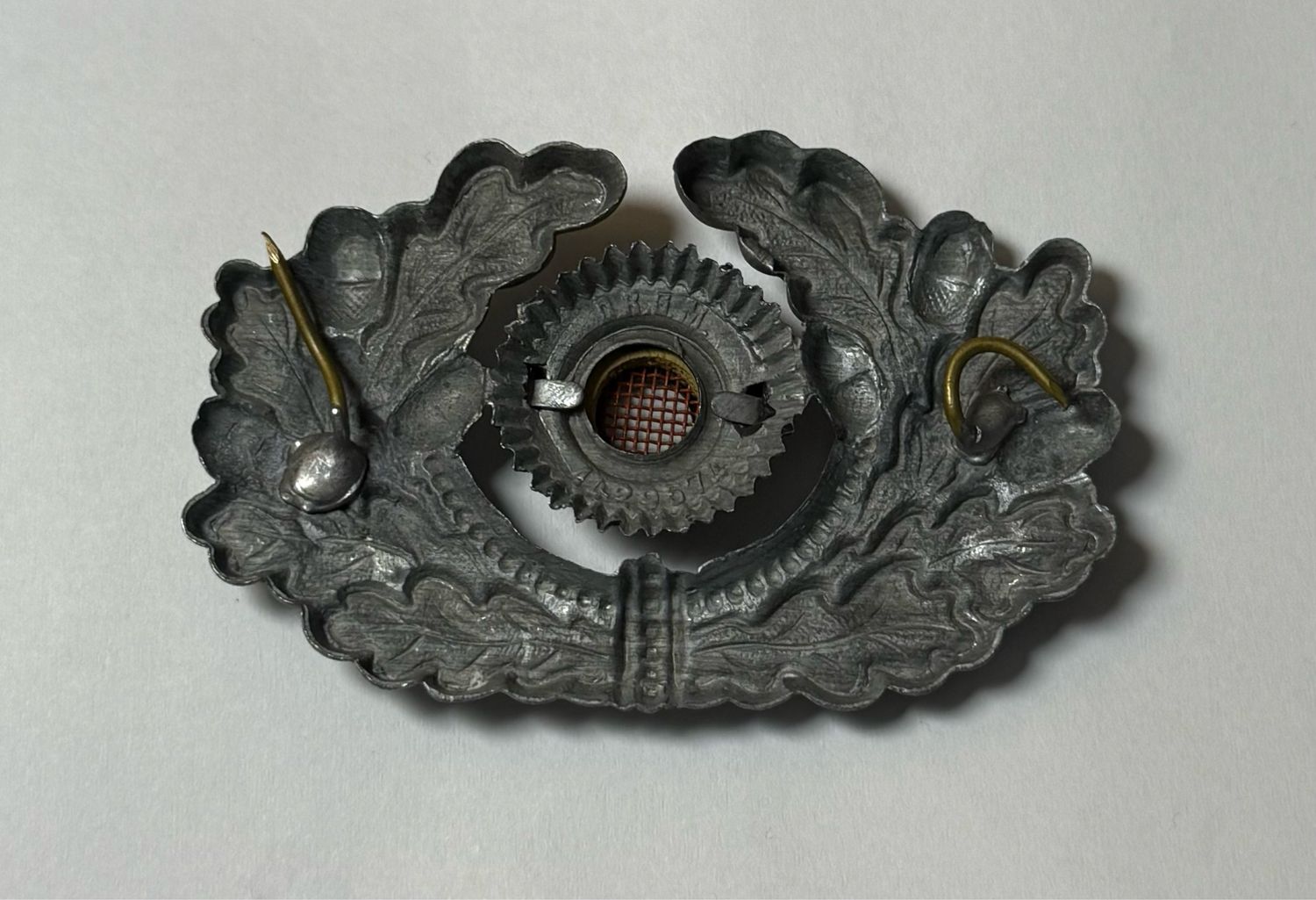 Z FACEBOOK AUCTION - German Army Visor Cap Wreath &amp; Cockade, Metal DRGM 1429574, STARTING BID $10*