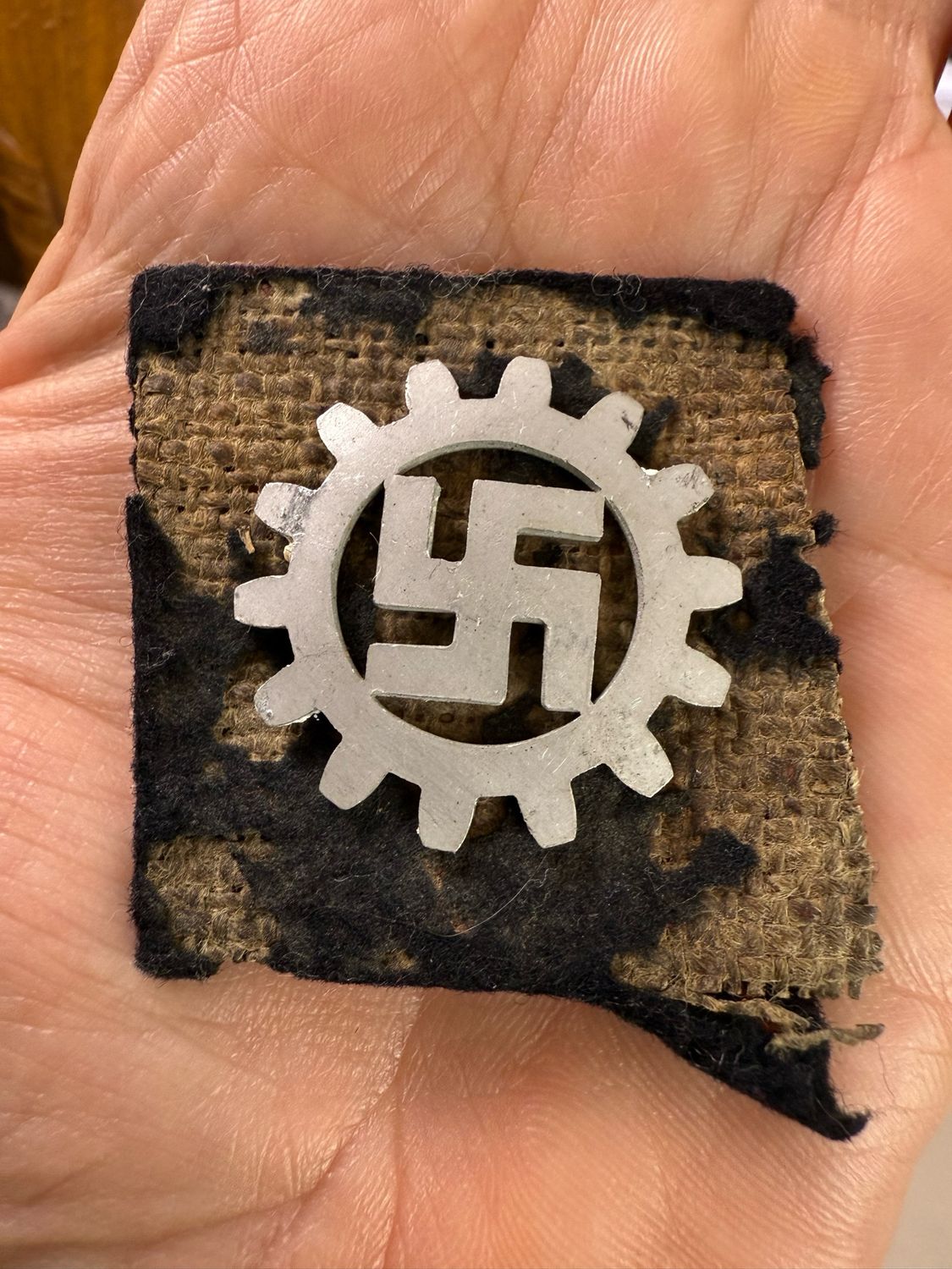 Z FACEBOOK AUCTION - German DAF Insignia with RZM Tag On Back, STARTING BID $5 *