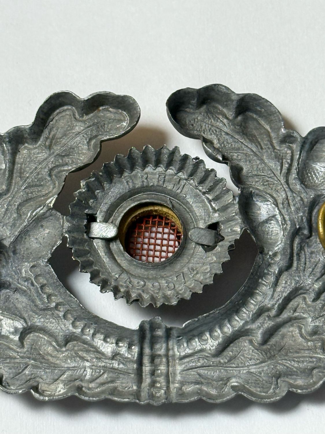 Z FACEBOOK AUCTION - German Army Visor Cap Wreath &amp; Cockade, Metal DRGM 1429574, STARTING BID $10*