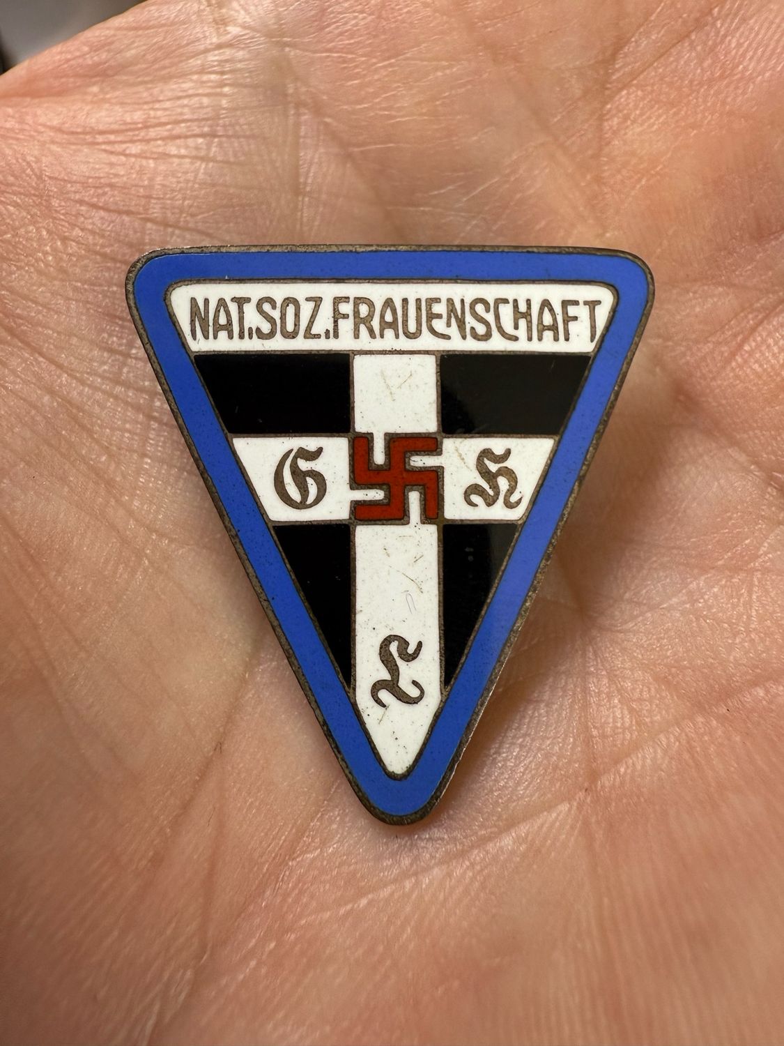 Z FACEBOOK AUCTION - German Third Reich First Pattern &quot;Nat Soz Fraunenschaft&quot; Badge, STARTING BID $15*