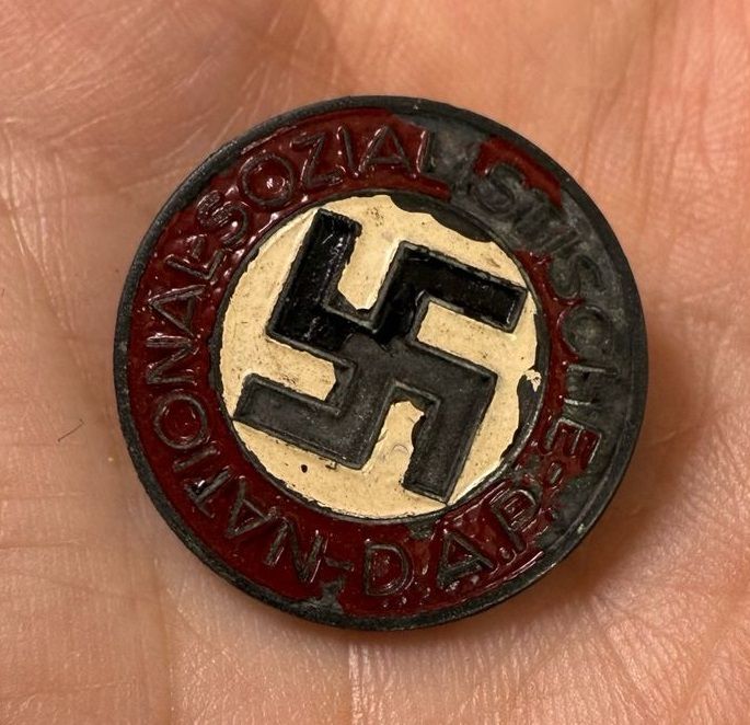 Z FACEBOOK AUCTION - German Third Reich NSDAP Partei Member Pin, RZM M1/102 Frank &amp; Reif, STARTING BID $25 *