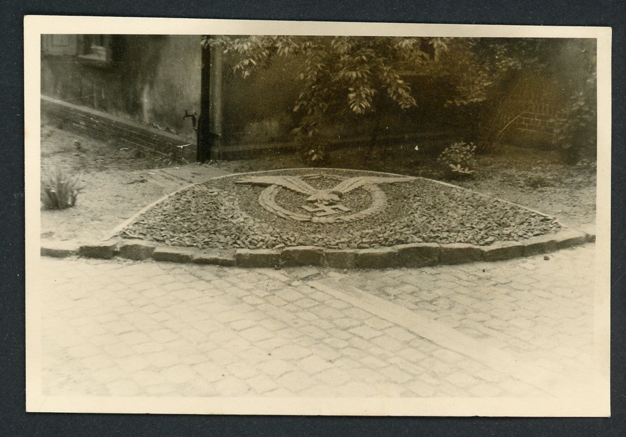 Z German WW2 Photo of a Landscaped Luftwaffe Pilot Badge In A Flower Bed, Very Cool Looking Image *