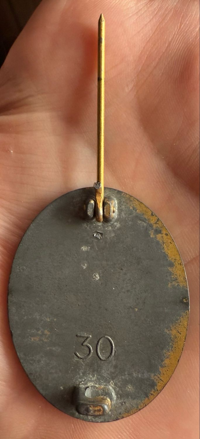 Z FACEBOOK AUCTION - German WW2 Gold Wound Badge 30 Maker Mark Vienna Mint, START BID $45 *