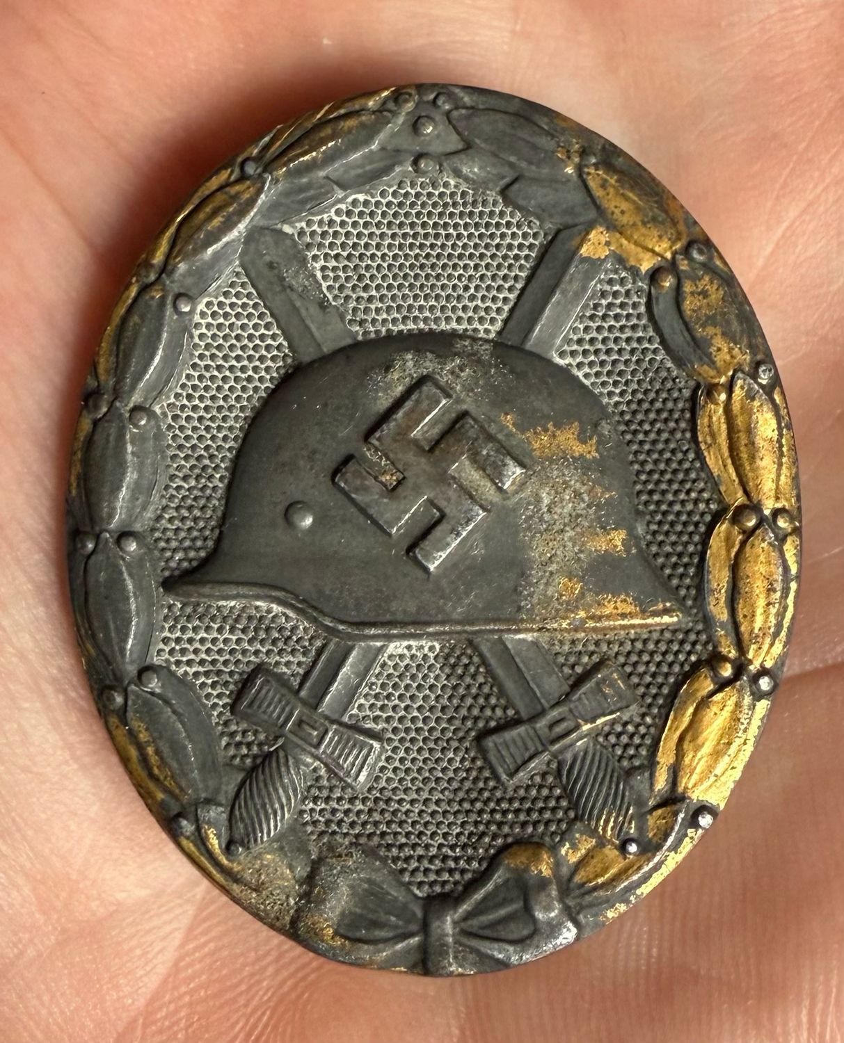 Z FACEBOOK AUCTION - German WW2 Gold Wound Badge 30 Maker Mark Vienna Mint, START BID $45 *