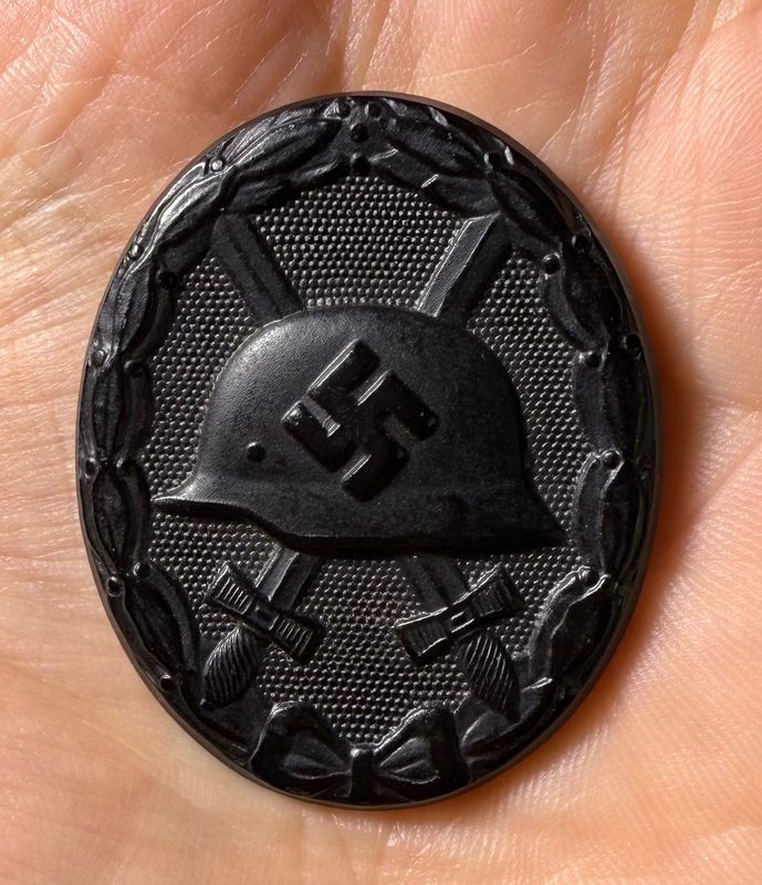 Z FACEBOOK AUCTION GERMAN WW2 BLACK WOUND BADGE $30 STARTING BID