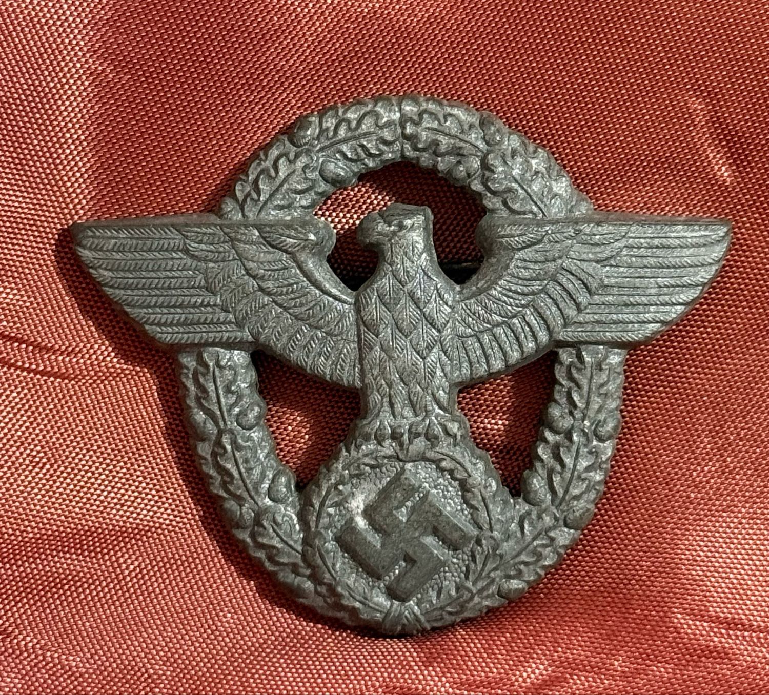 Z FACEBOOK AUCTION - GERMAN POLICE VISOR CAP EAGLE *