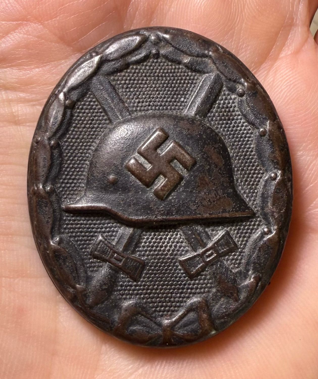 Z FACEBOOK AUCTION - GERMAN WW2 BLACK WOUND BADGE, STARTING BID $35 *