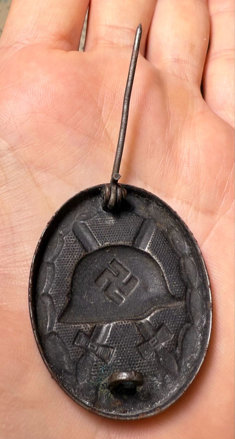 Z FACEBOOK AUCTION - GERMAN WW2 BLACK WOUND BADGE, STARTING BID $35 *