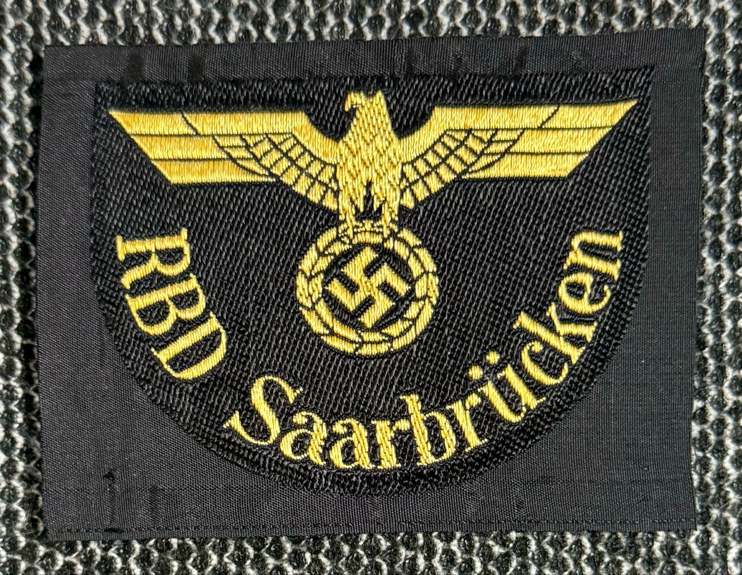 Z FACEBOOK AUCTION - GERMAN DEUTSCHE REICHSBAHN RBD SAARBRUCKEN SLEEVE EAGLE PATCH UNISSUED, STARTING BID $10 *