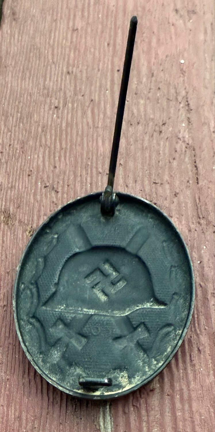 Z FACEBOOK AUCTION - German WW2 Black Wound Badge, Starting Bid $35 *
