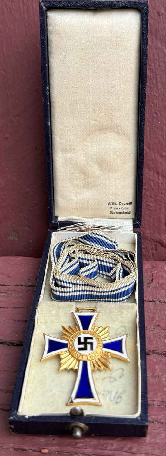 Z FACEBOOK AUCTION - Cased German Mother&#39;s Cross In Gold *