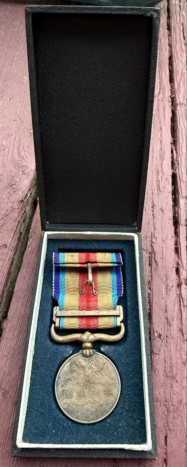 Z FACEBOOK AUCTION - Cased Japanese China Incident Medal, Starting Bid $20 *