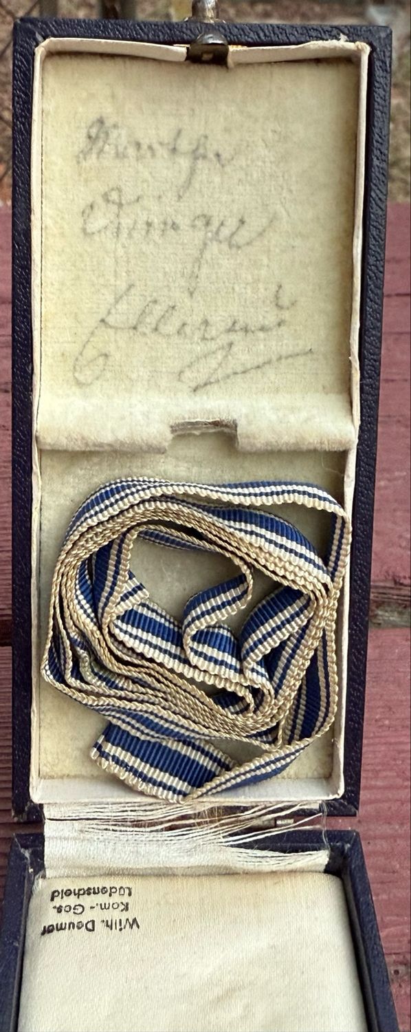 Z FACEBOOK AUCTION - Cased German Mother&#39;s Cross In Gold *