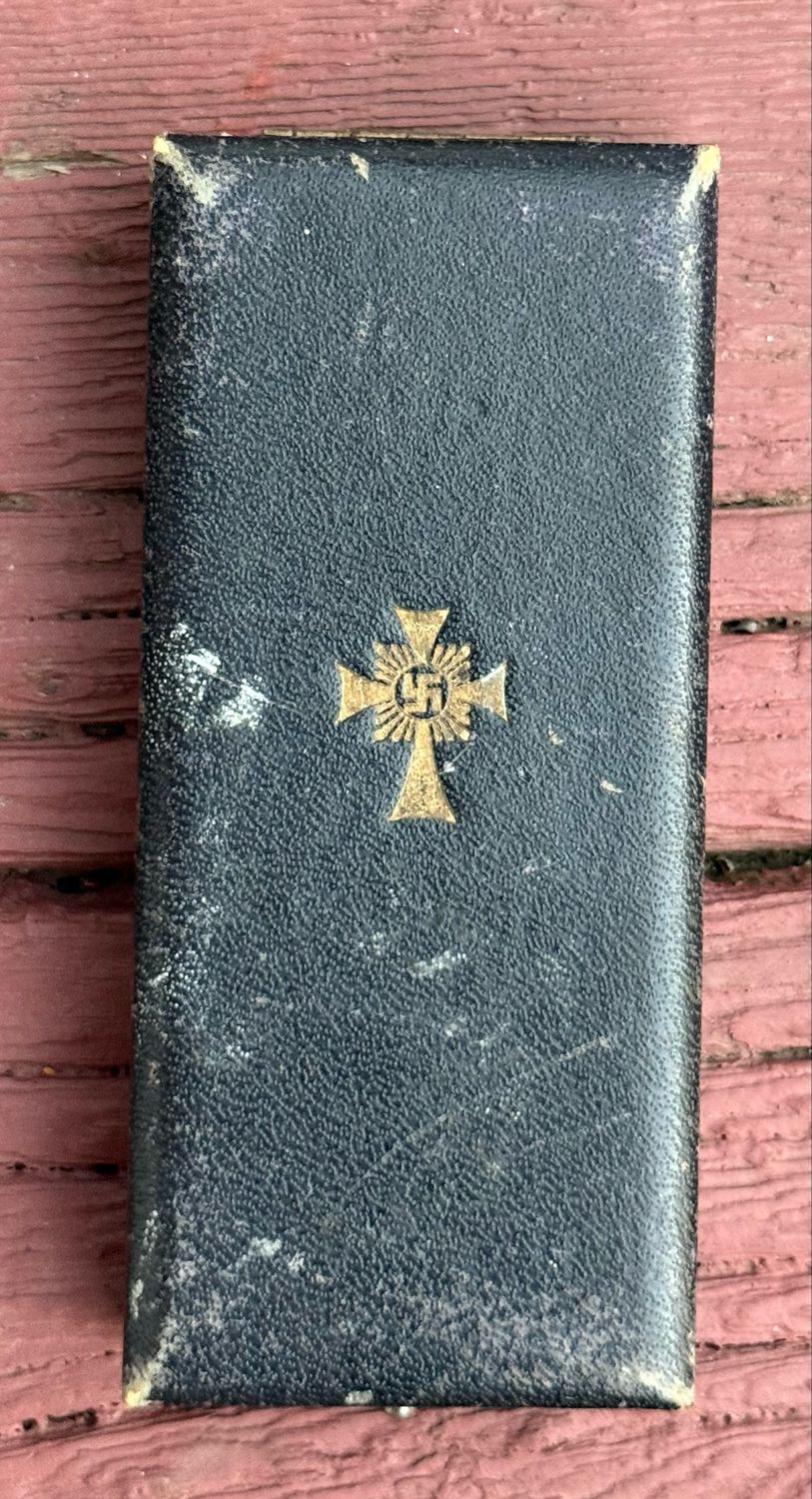 Z FACEBOOK AUCTION - Cased German Mother&#39;s Cross In Gold *