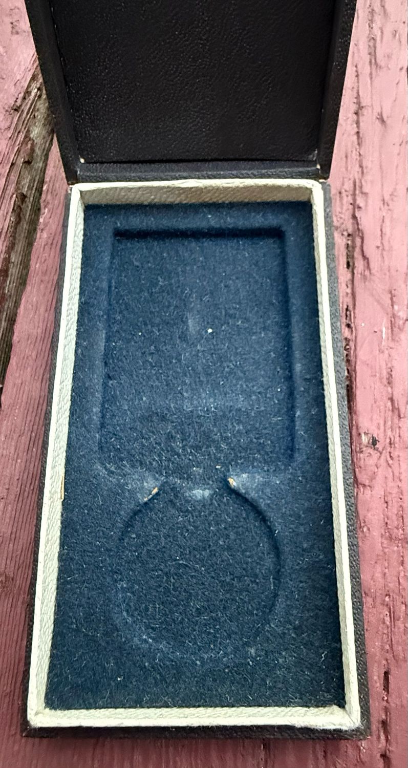 Z FACEBOOK AUCTION - Cased Japanese China Incident Medal, Starting Bid $20 *